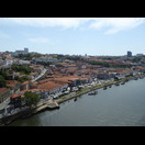 Blick auf die Lagerhäuser der Abfüller und Transporteure in Vila Nova de Gaia, das Porto gegenüberliegt